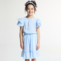 تنورة زرقاء اللون مطبوعة وبها كشكشة للفتيات